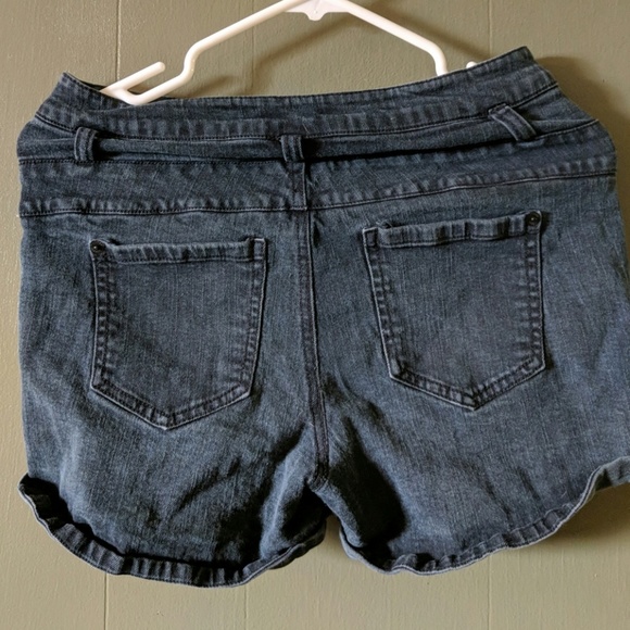 High waisted shorts - Picture 2 of 2